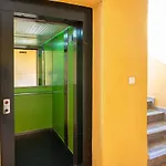 شقة Sunrise Apartment, *
