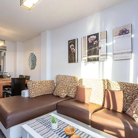 شقة Sunrise Apartment, *